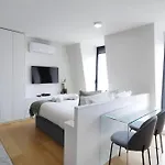 شقة Amazing Stylish W Ac Balcony Elevator *